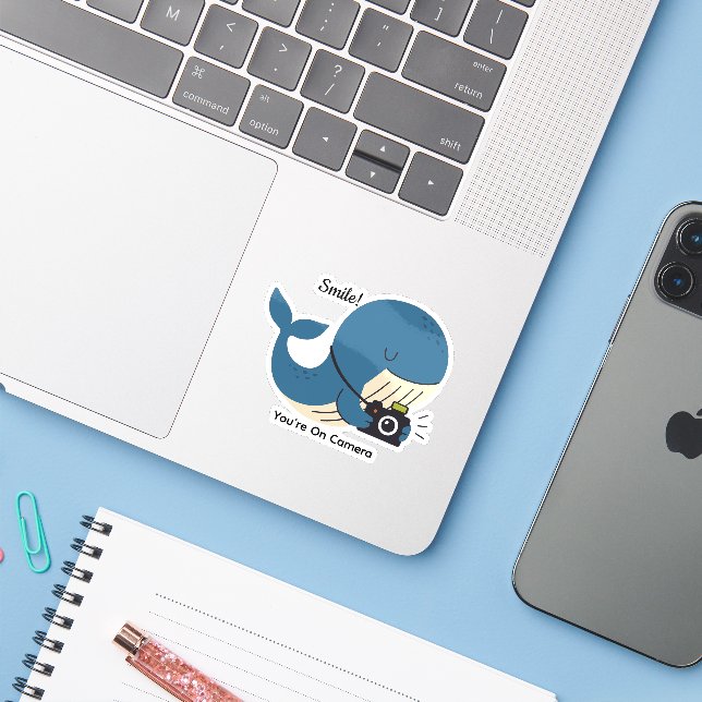 Sticker Baleine mignonne avec caméra (Ordinateur portable avec iPhone)