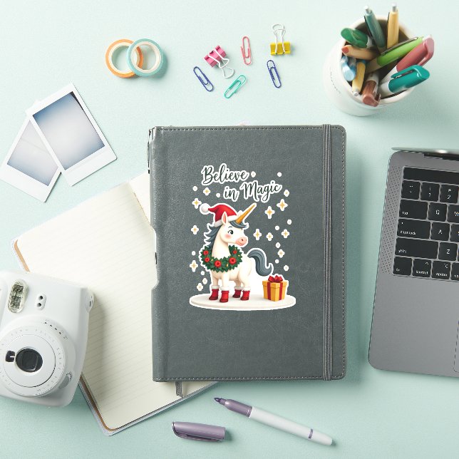 Sticker Believe in Magic Festive Unicorn wearing a Christm (Couverture iPad)