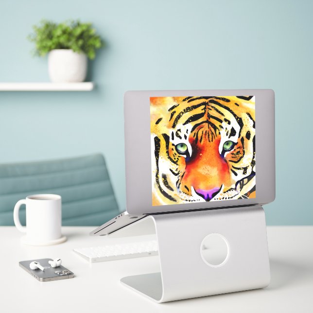 Sticker Capturer la Majesté : le regard d'un tigre (Ordinateur portable sur le bureau)