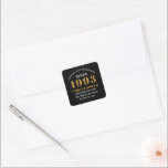 Sticker Carré 30th Birthday Born 1993 Ajouter Nom Black Gold Car<br><div class="desc">Anniversaire personnalisé ajoutez votre nom et votre année autocollante. Modifiez le nom et l'année avec le modèle fourni. Un merveilleux accessoire de fête d'anniversaire personnalisé. Plus de cadeaux et de fournitures de fête disponibles avec le design "normes de fixation" dans le magasin.</div>