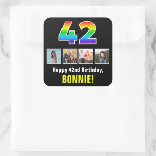 Sticker Carré 42e anniversaire : Arc-en-ciel "42"; photos et nom