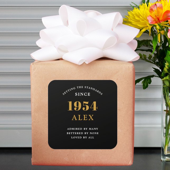 Sticker Carré 70e anniversaire Nom 1954 Black Gold Elegant Chic (70th Birthday 1954 Elegance: Exceptionally Chic Black and Gold Square Sticker.)