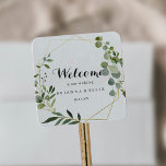 Sticker Carré Accueil Mariage vert Tropical Géométrique Or<br><div class="desc">Cet autocollant de carré d'accueil mariage vert tropical d'or géométrique est parfait pour un mariage simple. Le design présente de beaux feuilles verts peints à la main,  ornant un cadre géométrique doré. Ces étiquettes sont parfaits pour les sacs de bienvenue et les mariages de destination des clients de l'hôtel.</div>