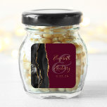 Sticker Carré Agate Géode Script Black Gold Burgundy Mariage<br><div class="desc">Cet élégant autocollant mariage moderne présente une aquarelle noire géode d'agate décorée avec une parties scintillant en faux or. Customisez facilement le texte de couleur or sur un arrière - plan rouge bordeaux,  avec les noms de la mariée et du marié en calligraphie manuscrite sur une grande esperluette.</div>