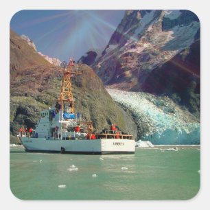 Sticker Carré Alaskan Mountain View avec bateau