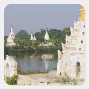 Sticker Carré Asie, Myanmar (Birmanie), Mandalay. Un bouddhiste