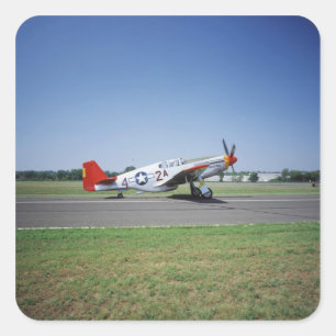 Sticker Carré avion P-51 C Tuskegee Red Tail au CAF Air