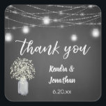 Sticker Carré Baby's Breath Chalkboard Gris & String Lights Merc<br><div class="desc">Faites vos invitations ou des notes de remerciement pop avec ce Baby's Breath,  Grey Chalkboard,  & Mason Jar String Lights merci autocollant.</div>