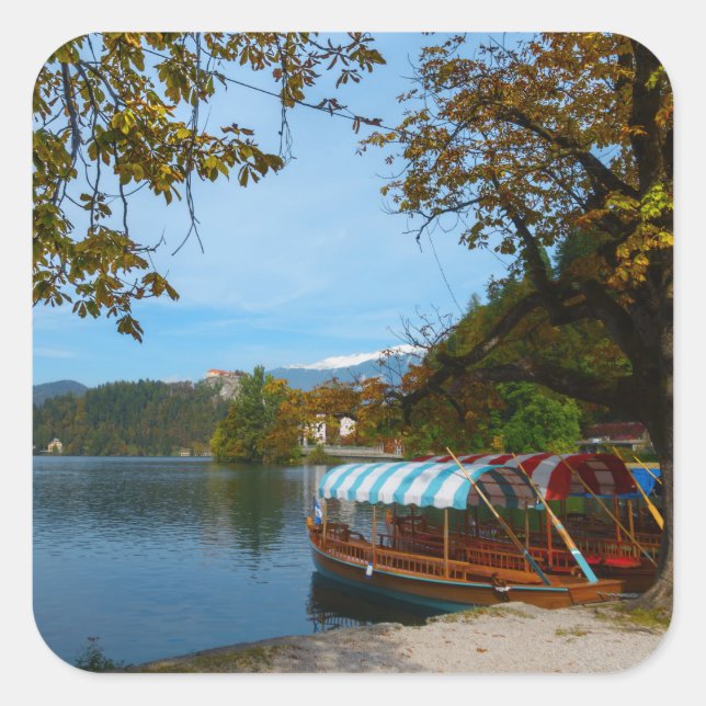 Sticker Carré Bateaux touristiques dans le lac Bled en automne (Devant)