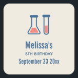 Sticker Carré Beaker & Test Tube Science Themed<br><div class="desc">Autocollants d'anniversaire avec un dessin mignon d'un tube d'essai et bécher. Parfait pour les types scientifiques.</div>