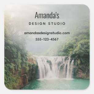 Sticker Carré Belle cascade dans une entreprise de forêt de mont