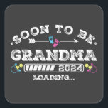 Sticker Carré Bientôt être Grand-mère 2024 Chargement<br><div class="desc">Bientôt être Grand-mère 2024 Chargement Promoté à Grand-mère Funny Crew Graphic design Cadeau Carré Stickers Collection classique.</div>