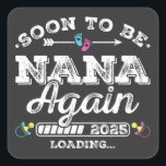 Sticker Carré Bientôt être Nana à nouveau 2025 Chargement<br><div class="desc">Bientôt être Nana de nouveau 2025 Chargement promu à Maman Funny Crew Graphic design Cadeau Carré Stickers Collection classique.</div>