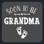 Sticker Carré Bientôt Grand-mère promue à grand-mère<br><div class="desc">Bientôt Grand-mère promu à Grand-mère Funny Crew Graphic design Cadeau Carré Sticker Classic Collection.</div>