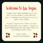 Sticker Carré Bienvenue sur le panier de bienvenue du Mariage de<br><div class="desc">Se marier à Las Vegas ? Ces autocollants blancs et noirs de bienvenue complètent parfaitement le panier de bienvenue de votre hôtel. Personnalisez avec votre propre texte sincère.</div>