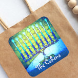 Sticker Carré Blue Green Hanoukka Menorah Ajouter Votre Nom Scri<br><div class="desc">Une photo de fond d'une menorah bleu, colorée et brillante vous aide à inaugurer les vacances d'Hanoukka. Sentez la chaleur et la joie de la saison des Fêtes chaque fois que vous utilisez cet impressionnant autocollant Hanoukka coloré. Des cartes de correspondance, des timbres, des sacs fourre-tout, des plateaux de service...</div>