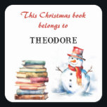 Sticker Carré Bonhomme de neige de Noël Enfants Ce livre apparti<br><div class="desc">Inspirez l'émerveillement de la lecture ce Noël, avec cet autocollant de page de garde de livre mignon. Les mots sont 'Ce livre de Noël appartient à' en typographie script de couleur rouge, suivis du nom du destinataire (cliquez sur 'Personnaliser' pour entrer le nom que vous souhaitez). L'autocollant festif est orné...</div>