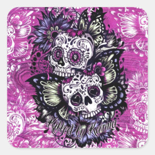 Sticker Carré Boucles de sucre papillon sur base de bois rose.