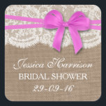 Sticker Carré Bow rose rustique, Fête des mariées Burlap & dente<br><div class="desc">Ces autocollants rustiques à courroie rose, burlap et dentelle de douche nuptiale seront l'accessoire parfait pour toute future mariée ! Le design comprend un bel arrière - plan rustique effet burlap avec une coupe romantique vintage en dentelle blanche finie avec un magnifique arc rose clair. Ces autocollants peuvent être personnalisés...</div>