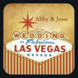 Sticker Carré Briques rouge et or Las Vegas<br><div class="desc">Arrière - plan rayé rouge brique et or avec "mariage dans Fabulous Las Vegas Nevada" signe nostalgique. Grande conception do-it-yourself Las Vegas - facilement changer de nom sur ce design ou ajouter un autre texte. Décor parfait pour les douches nuptiales,  fêtes,  réceptions et plus encore. Viva Las Vegas !</div>