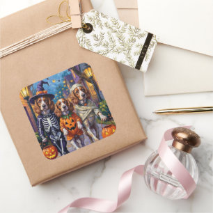 Sticker Carré Brittany Spaniel faisant Trick-or-Treating pour Ha