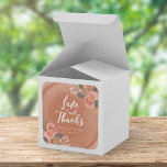 Sticker Carré Brown Bois Rustique Floral Mariage Amour et Merci<br><div class="desc">Cet autocollant rustique Mariage carré présente de belles fleurs contre un arrière - plan motif en bois marron et le monde "Love and Thanks". Utilisez-le pour sceller vos enveloppes, sacs de faveur ou pour la décoration. Consultez d'autres articles rustiques correspondants mariage, y compris les invitations ici http://www.zazzle.com/collections/brown_wood_rustic_floral_wedding_collection-119146535042869019?rf=238364477188679314 Personnalisez-le avec vos...</div>