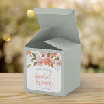 Sticker Carré Brunch nuptial floral délicat<br><div class="desc">Cet autocollant carré de Brunch Floral Delicate présente une délicate aquarelle florale et les mots "Bridal Brunch" dans un script de brosse tendance qui est parfait pour un brunch de printemps ou d'été. Personnalisez-le avec vos détails en remplaçant le texte de l'espace réservé. Pour plus d'options comme changer la police,...</div>