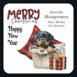 Sticker Carré Buffalo Plaid Rottweiler Puppy Christmas<br><div class="desc">Cet autocollant Holiday présente un adorable chiot de Noël Rottweiler dans un panier tissé. Derrière le chien se trouve un coussin en plaid de buffle rouge et noir, et une trousse cadeau assortie est installée à côté du panier. Buffalo plaid typographie pair avec script noir pour dire "Joyeux Noël", avec...</div>