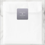 Sticker Carré Carte de remerciement élégante lavande<br><div class="desc">Cet autocollant de mariage présente un design minimaliste avec un fond dégradé passant du lavande clair au foncé, créant une esthétique apaisante et élégante. La composition centrée met en valeur une typographie serif gras pour les noms "Amanda & Jordan", reliés par une esperluette stylisée, tandis que la phrase "merci" est...</div>