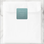 Sticker Carré Carte de remerciement élégante sarcelle<br><div class="desc">Cet autocollant de mariage présente un design minimaliste et élégant avec un fond sarcelle doux, créant une atmosphère apaisante et sophistiquée. La mise en page comprend une écriture cursive pour la phrase "merci" en haut, suivie des noms et de la date personnalisables dans une police sans-serif propre, le tout dans...</div>
