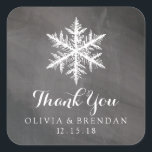 Sticker Carré Chalet de snowflakes Frost d'hiver | Faveur de mar<br><div class="desc">DE L'HIVER FROST SNOWFLAKES COLLECTION MARIAGE : Un Snowflake BLANC Élégant avec un jeu d'arrière - plans de tableau noir. Utilisez l'autocollant pour vos ballotins invités, sacs à bonbons, sacs cadeaux, boîte à gâteau et bien plus encore. Si vous avez des questions ou des changements nécessaires, envoyez un courriel à...</div>
