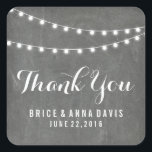 Sticker Carré Chalkboard Été Chaîne Lumière Mariage Merci<br><div class="desc">Joli,  moderne tableau à cordes d'été mariage léger merci autocollants. Cliquez sur le bouton "Customiser" pour changer le style de police et bien plus encore.</div>