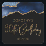 Sticker Carré Chic Agate Geode Blue Gold 90th Birthday Party<br><div class="desc">Ces autocollants chic et glamour du 90ème anniversaire ont une aquarelle d'une géode d'agate dans les tons bleus avec des reflets de parties scintillant d'or. Les mots "90th Birthday" apparaissent dans la parties scintillant en faux or dans une police décorative moderne d'écriture manuscrite. Customisez-les avec le nom de l'honoré et...</div>
