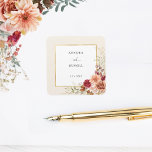 Sticker Carré Chute dorée Terracotta Floral<br><div class="desc">Les tons chauds d'automne de terre cuite, de hammam, d'orange et de bronzage avec des reflets d'or chatoyants ajouteront une lueur romantique à votre journée spéciale! Cette collection, élégante et romantique, présente des roses d'aquarelle, des chrysanthèmes, des eucalyptus et des fleurs sauvages dans les couleurs les plus brillantes de la...</div>