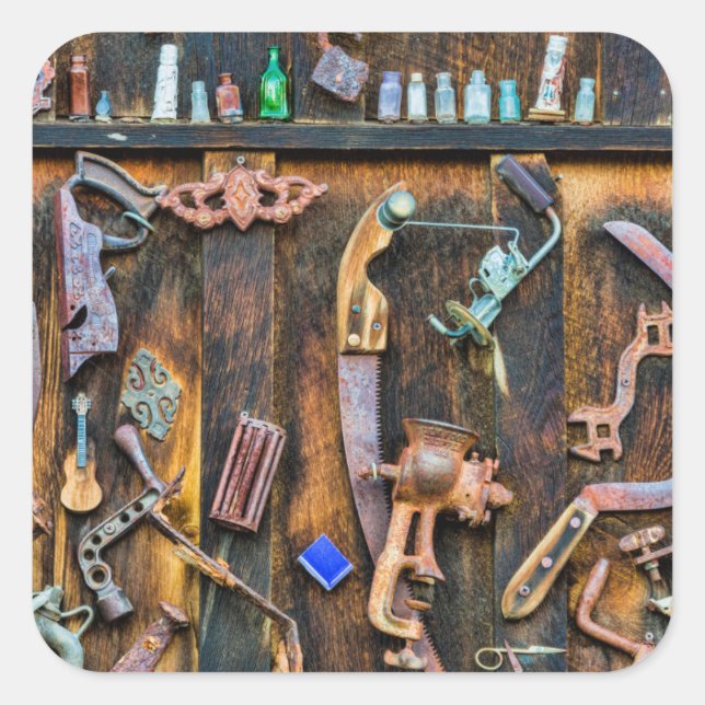 Sticker Carré Collection d'antiquités au mur (Devant)