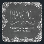 Sticker Carré Dentelle Floral Chalkboard Mariage Favoriser Stick<br><div class="desc">Ces stickers de faveur de mariage jolies et élégantes ont une bordure en dentelle blanche sur un arrière - plan en faux noir avec les mots Merci. Personnalisez les noms de la mariée et du marié et la date du mariage pour les étiquettes de faveur personnalisés.</div>