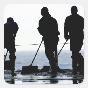 Sticker Carré Des marins balaient la baie du hangar