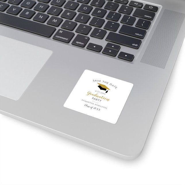 Sticker Carré Diplômé 2026 Script  Enregistrez la Date Fête de D (Graduation Cap 2024 Save the Date Announcement Square Sticker)