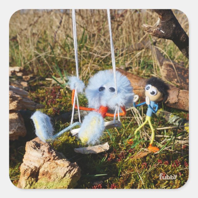 Sticker Carré Échantillon de Fubby sur la balançoire. (Devant)