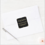 Sticker Carré Élégant Black Faux Gold Script Christmas Snowflake<br><div class="desc">Elégante, personnalisée, personnalisée, belle noire, luxe faux script typographie, flocons de neige, Joyeux Noël retour adresse étiquette autocollants carré. Pour customiser, il suffit de taper votre nom / nom du couple / nom de famille / nom de famille, et adresse. Un bel autocollant parfait pour vos mailings de noël cette...</div>