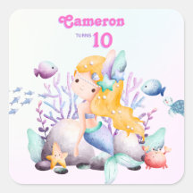 Élégant lunatique sous la sirène bleue de mer