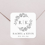 Sticker Carré Élégant Mariage de couronne Monogramme initial<br><div class="desc">Des autocollants et des étiquettes de mariage conçus sur mesure,  dotés d'une élégante couronne de feuillage,  avec l'initiale,  le nom et la date du mariage du couple. Parfait pour les enveloppes de faire-part de mariage,  les cadeaux,  et plus encore.</div>