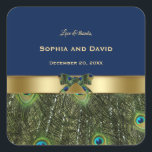 Sticker Carré Elégant Mariage de Peacock Bleu Marine Gold<br><div class="desc">Design élégant avec Peacock Feathers et arrière - plan bleu marine,  séparé par un ornement doré avec un ruban paon pour un événement mariage spécial,  ou tout autre événement. Personnalisez avec vos propres informations. Objets correspondants : dans ma collection Peacock Blue.</div>