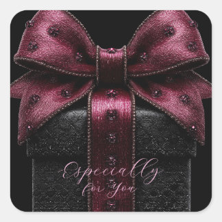 Sticker Carré Élégante boîte-cadeau noire avec nœud bordeaux