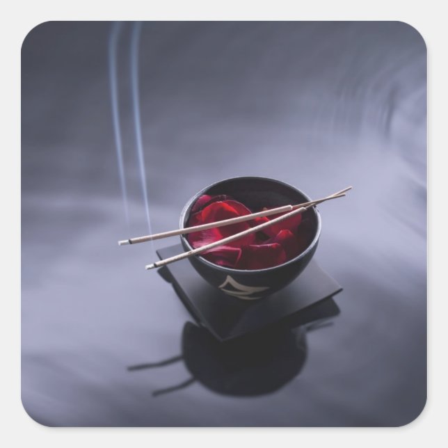 Sticker Carré Encens brûlants au-dessus du bol de pétales (Devant)