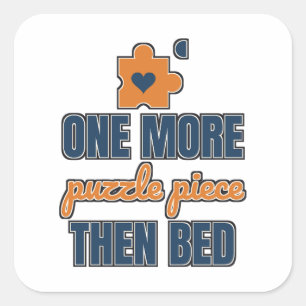 Sticker Carré Encore une pièce de puzzle puis au lit Amateur de