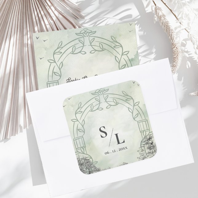 Sticker Carré Enveloppe de mariage à monogramme initial en vert  (Sage Green Monogram Wedding Envelope Seal | Botanical Arch Initials Sticker)