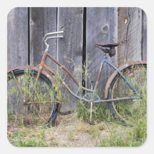 Sticker Carré États-Unis, Oregon, Bend. Un vieux vélo délabré