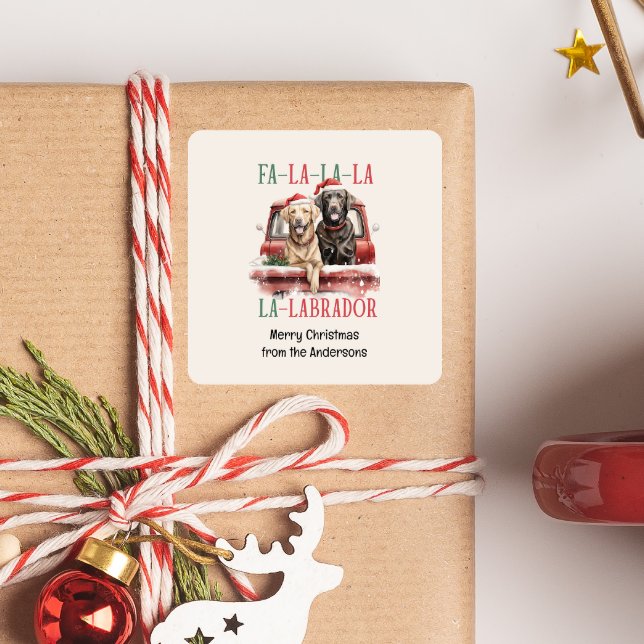 STICKER CARRÉ FA LA LABRADOR CHIEN NOËL FURRY (FA LA LA LA LABRADOR CHRISTMAS DOG THEMED STICKER WITH CUSTOM TEXT, DOGS ON RED TRUCK VINTAGE)