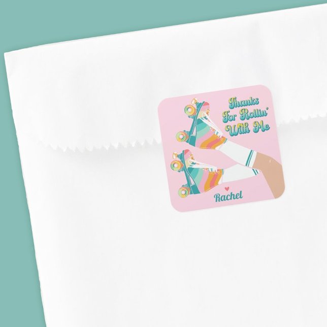 Sticker Carré Fête d'anniversaire de roller rétro Merci (Retro rollerskating birthday party favor stickers, so cute on a treat bag!)
